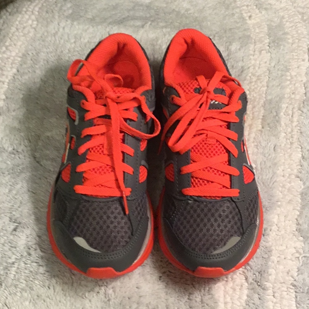 Avia Women’s Classic Sneaker NWOT